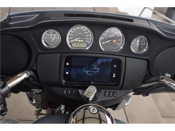 FLHTCUTG Tri Glide Ultra