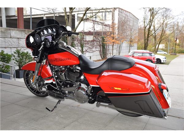 FLHXS Street Glide Special mit Sonderlacksatz