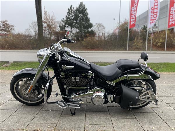 FLFBS Fat Boy 114 mit KessTech Auspuff uvm.