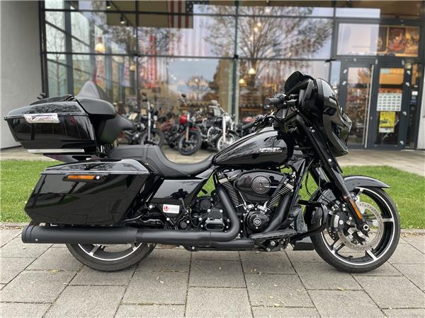 FLHX Street Glide mit KessTech & Wilbers