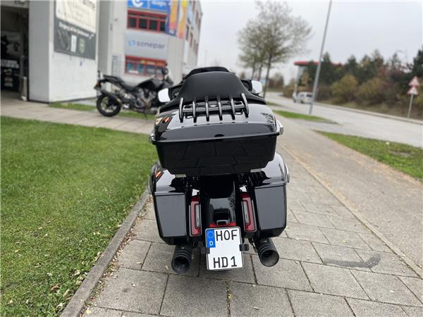 FLHX Street Glide mit KessTech & Wilbers