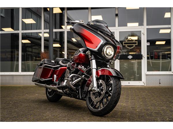 Harley-Davidson Kiel FLHXSE CVO Street Glide 117 - Jekill&Hyde -