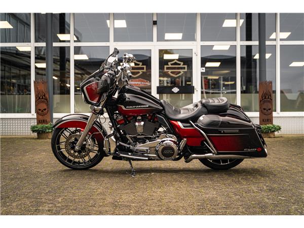 Harley-Davidson Kiel FLHXSE CVO Street Glide 117 - Jekill&Hyde -