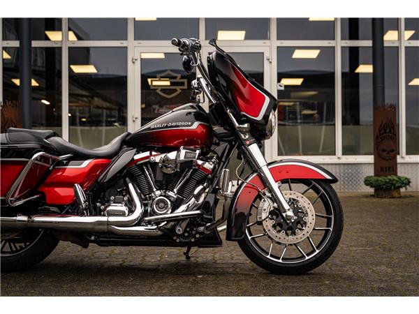 Harley-Davidson Kiel FLHXSE CVO Street Glide 117 - Jekill&Hyde -