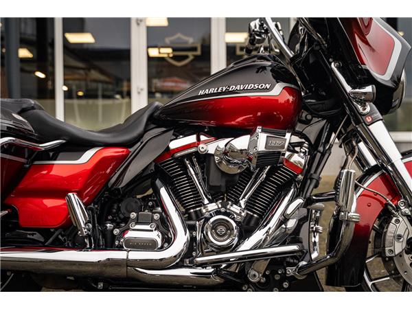 Harley-Davidson Kiel FLHXSE CVO Street Glide 117 - Jekill&Hyde -