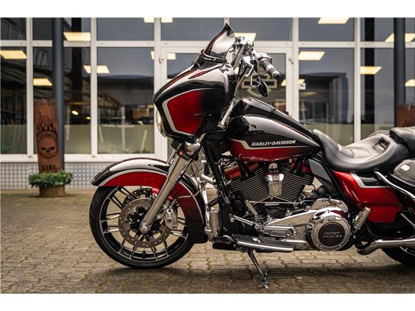 Harley-Davidson Kiel FLHXSE CVO Street Glide 117 - Jekill&Hyde -