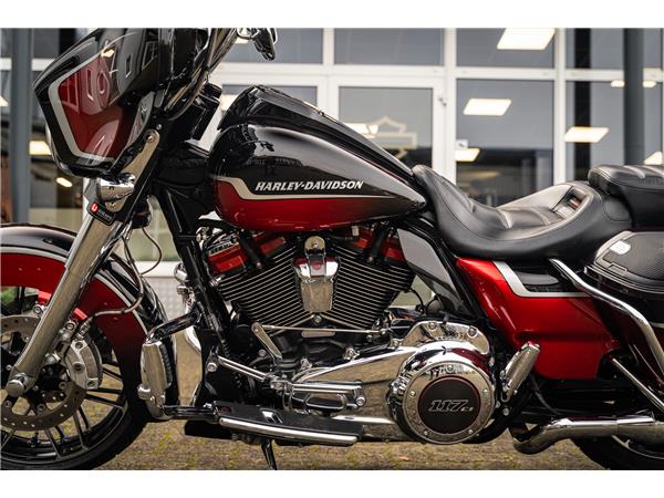 Harley-Davidson Kiel FLHXSE CVO Street Glide 117 - Jekill&Hyde -