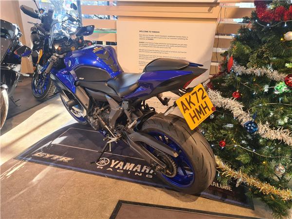 2022 Yamaha R7