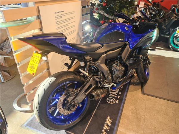 2022 Yamaha R7