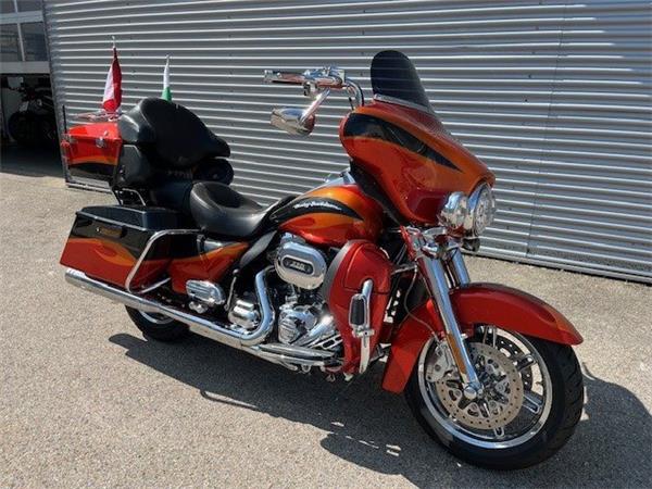 2013 Harley-Davidson CVO FLHTCUSE Ultra Classic Electra Glide Cruiser