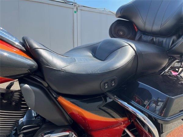 2013 Harley-Davidson CVO FLHTCUSE Ultra Classic Electra Glide Cruiser