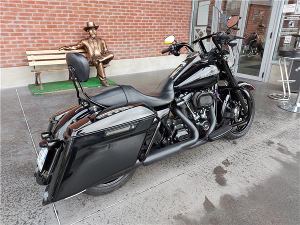 2020 HARLEY-DAVIDSON ROAD KING