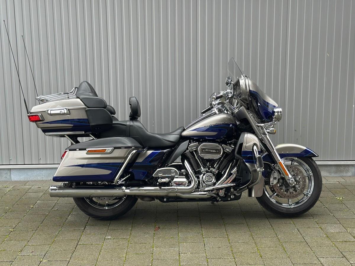 FLHTK E-Glide Ultra Limit. CVO 