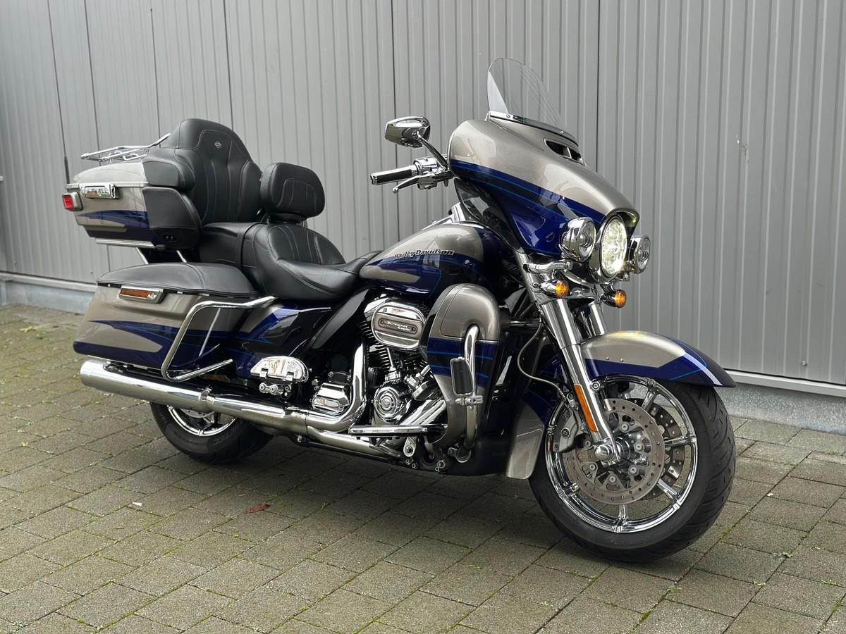 FLHTK E-Glide Ultra Limit. CVO 