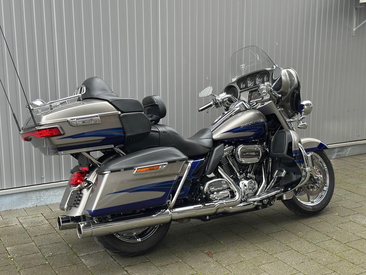 FLHTK E-Glide Ultra Limit. CVO 