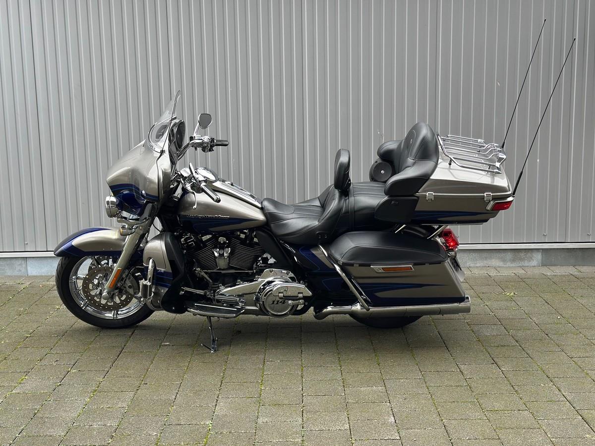 FLHTK E-Glide Ultra Limit. CVO 
