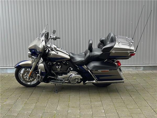 FLHTK E-Glide Ultra Limit. CVO 