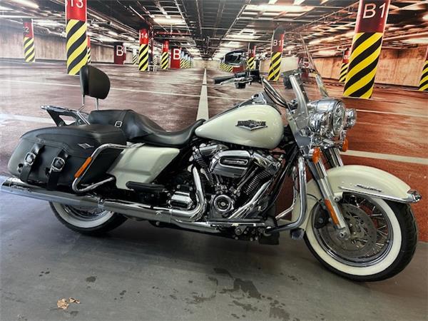 2017 HARLEY-DAVIDSON ROAD KING