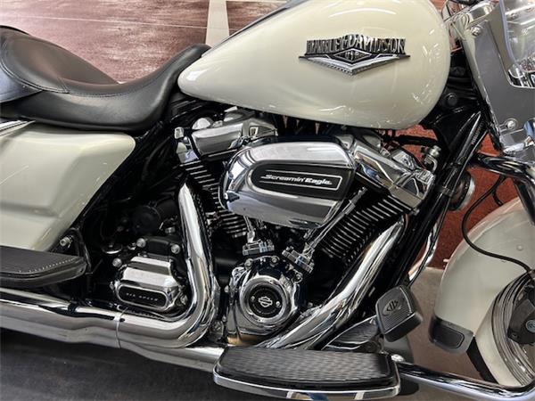 2017 HARLEY-DAVIDSON ROAD KING