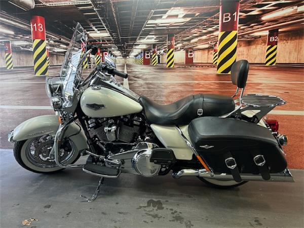2017 HARLEY-DAVIDSON ROAD KING