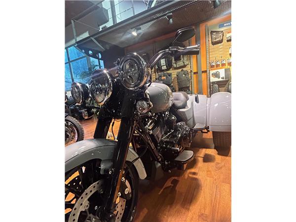 2024 HARLEY-DAVIDSON FREEWHEELER