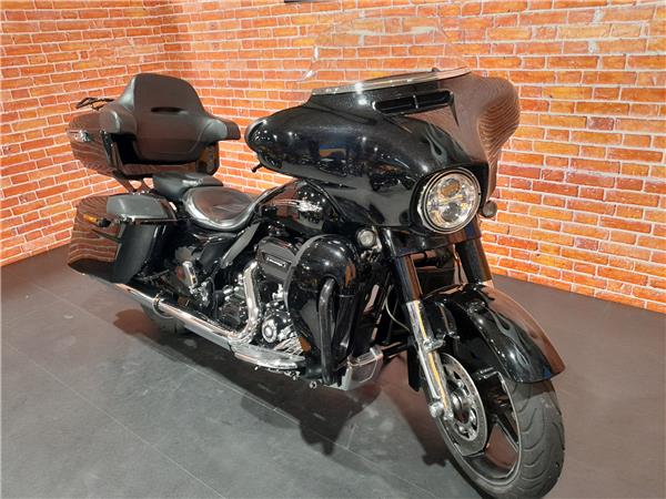 2016 HARLEY-DAVIDSON STREET GLIDE CVO