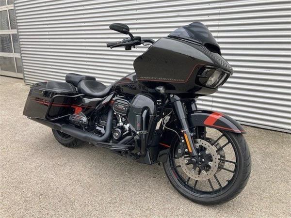 2018 Harley-Davidson CVO Road Glide FLTRXSE Cruiser