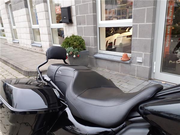 FLHXST Street Glide ST KessTech Wilbers Nivomat