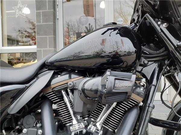 FLHXST Street Glide ST KessTech Wilbers Nivomat