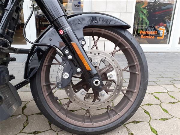 FLHXST Street Glide ST KessTech Wilbers Nivomat
