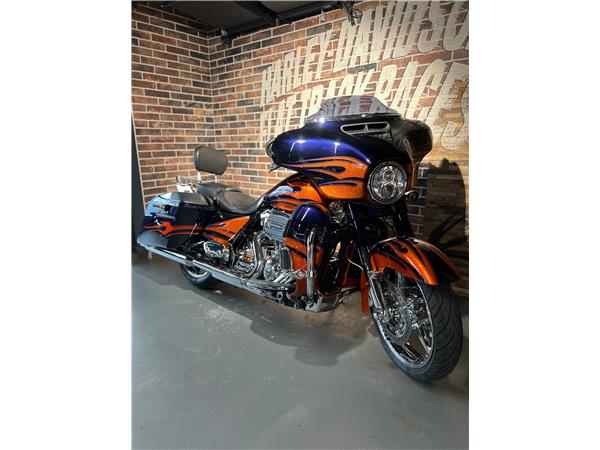 2015 HARLEY-DAVIDSON CVO FLHXSE Street Glide ABS CVO