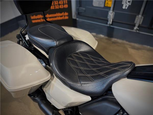 FLHXST Street Glide ST 117 
