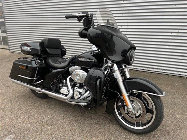 2011 Harley-Davidson Street Glide FLHX Tourer