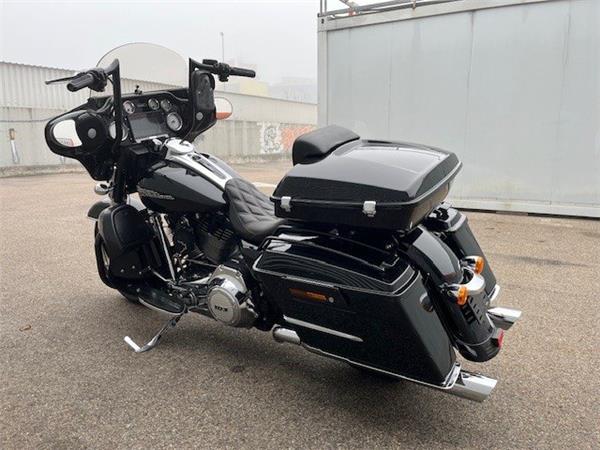 2011 Harley-Davidson Street Glide FLHX Tourer