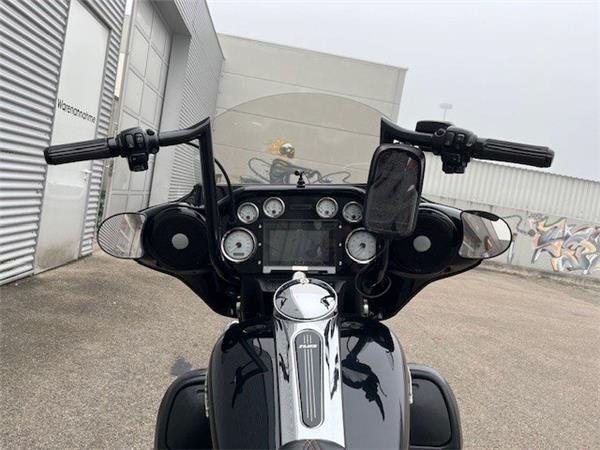 2011 Harley-Davidson Street Glide FLHX Tourer