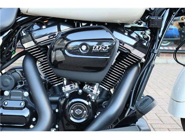 2024 HARLEY-DAVIDSON FLRT FREEWHEELER