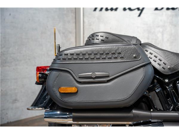 2023 HARLEY-DAVIDSON SOFTAIL FLHCS HERITAGE CLASSIC 114