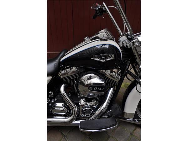 2014 HARLEY-DAVIDSON ROAD KING