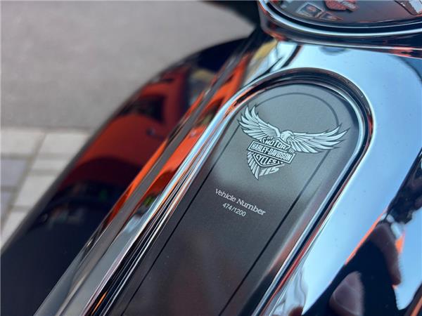 2018 Harley-Davidson CVO Ultra Limited FLHTKSE Tourer