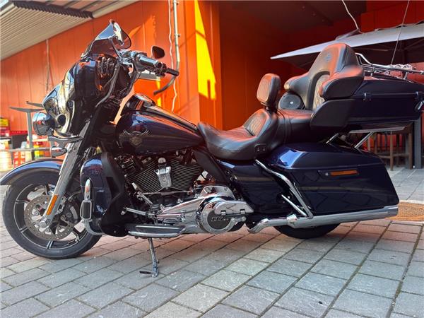 2018 Harley-Davidson CVO Ultra Limited FLHTKSE Tourer