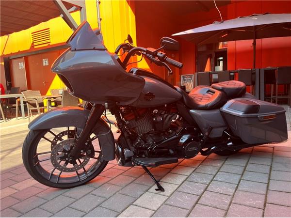 2018 Harley-Davidson CVO Road Glide FLTRXSE Cruiser