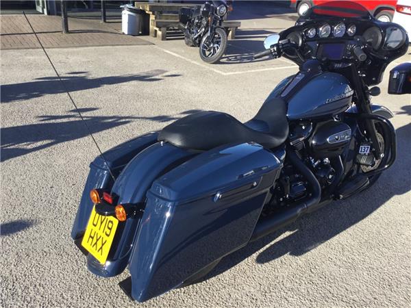 2019 HARLEY-DAVIDSON TOURING FLHXS STREET GLIDE SPECIAL TOURING FLHXS STREET GLIDE SPECIAL