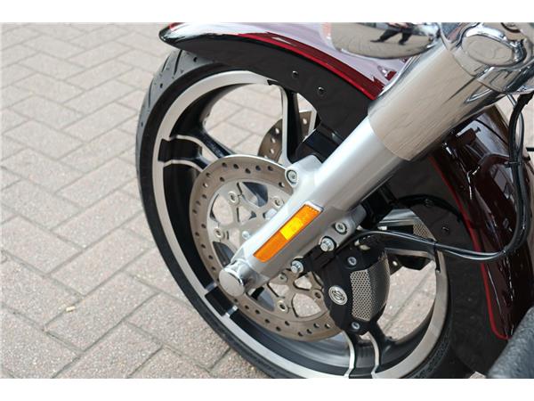 2022 HARLEY-DAVIDSON FLRT FREEWHEELER