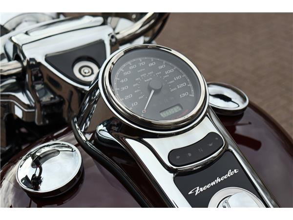 2022 HARLEY-DAVIDSON FLRT FREEWHEELER