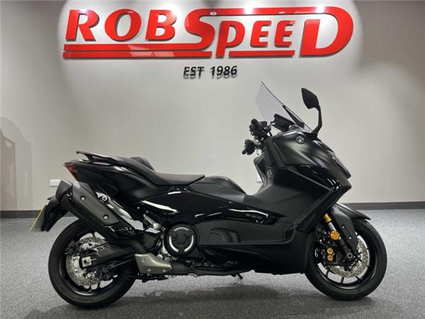 2024 Yamaha TMAX TECH MAX 560 TECH BLACK XTRI