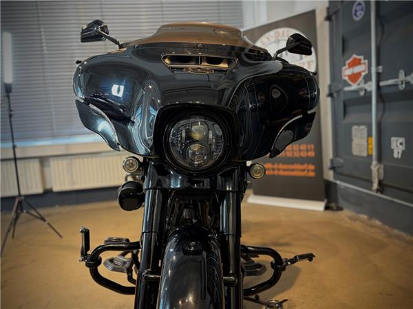 FLHXST Street Glide ST 117 