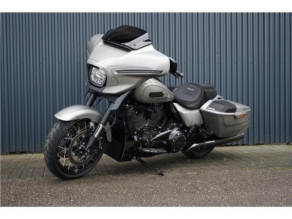 2023 HARLEY-DAVIDSON CVO FLHXSE Street Glide CVO 121