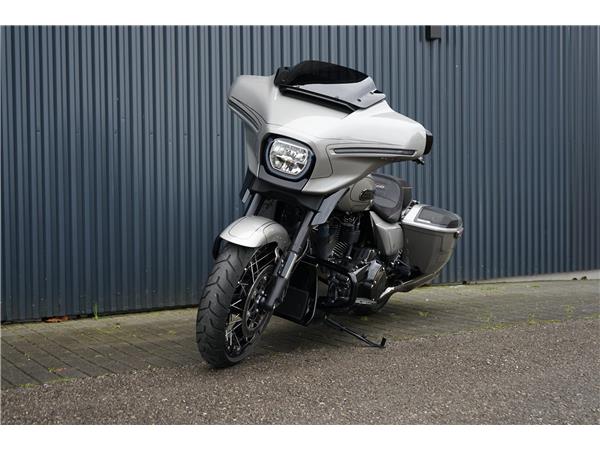 2023 HARLEY-DAVIDSON CVO FLHXSE Street Glide CVO 121