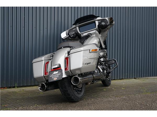 2023 HARLEY-DAVIDSON CVO FLHXSE Street Glide CVO 121