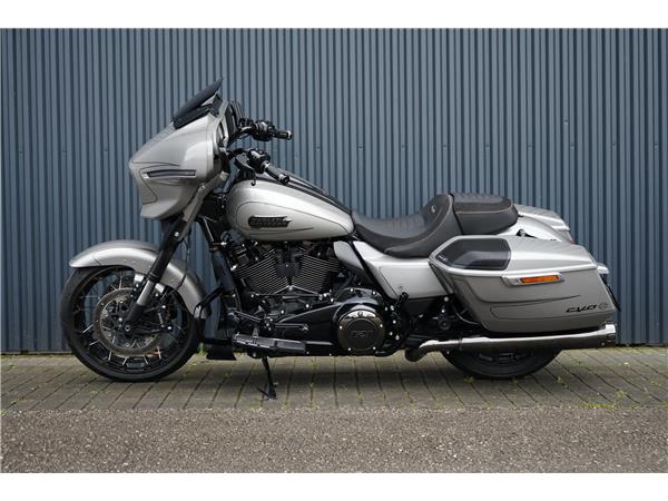 2023 HARLEY-DAVIDSON CVO FLHXSE Street Glide CVO 121